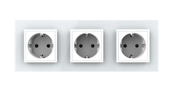 Фото 2 Розетка тройная с заземлением белое стекло Livolo