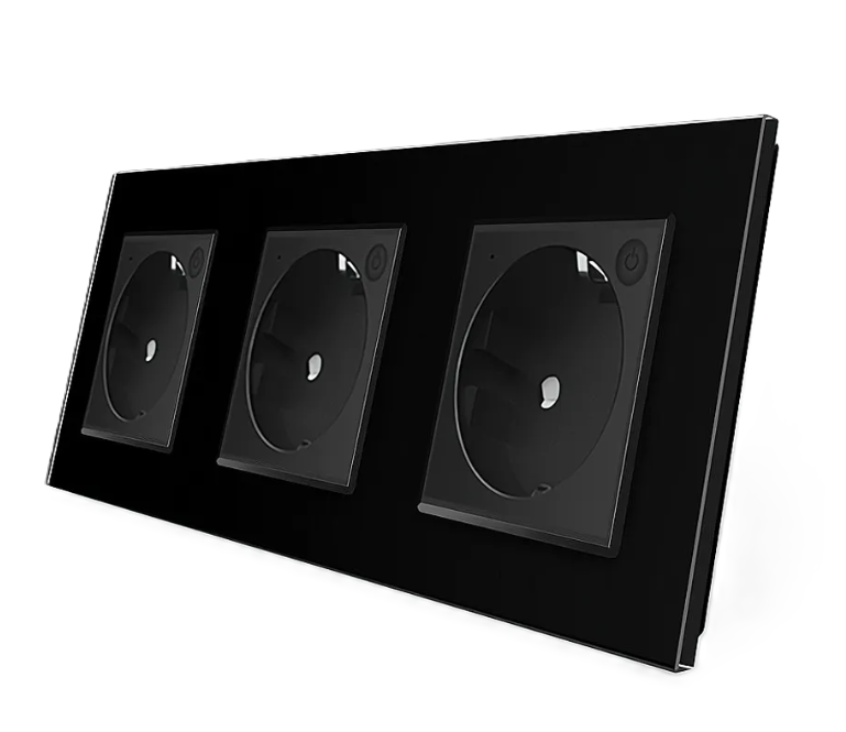 Фото Трехместная умная розетка ZigBee с заземлением черный Livolo