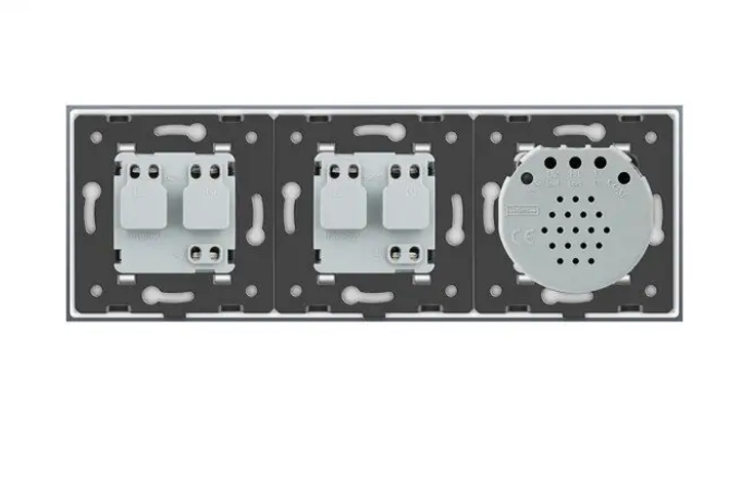 Фото 3 Сенсорный выключатель 2 сенсора 2 розетки белое стекло Livolo