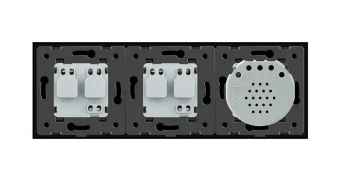 Фото 3 Сенсорний прохідний перехресний вимикач 2 сенсори 2 розетки чорне скло Livolo