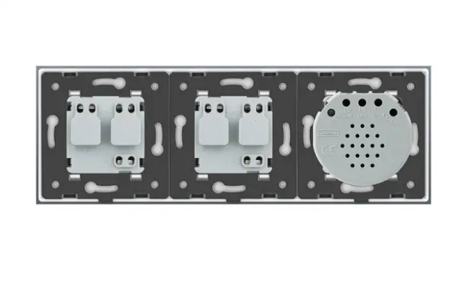 Фото 4 Сенсорний прохідний перехресний вимикач 1 сенсор 2 розетки біле скло Livolo