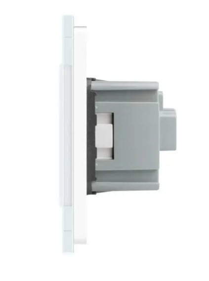 Фото 3 Сенсорный проходной перекрестный выключатель 1 сенсор 1 розетка белое стекло Livolo