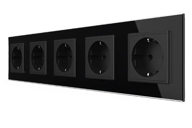 Фото Розетка п'ятимісна із заземленням чорне скло Livolo