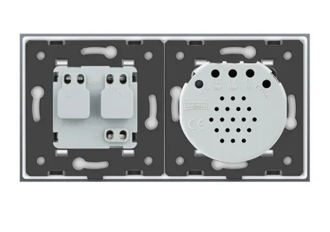 Фото 4 Сенсорный проходной перекрестный выключатель 1 сенсор 1 розетка белое стекло Livolo