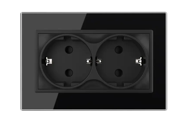 Фото 3 Розетка двойная с заземлением черное стекло Livolo