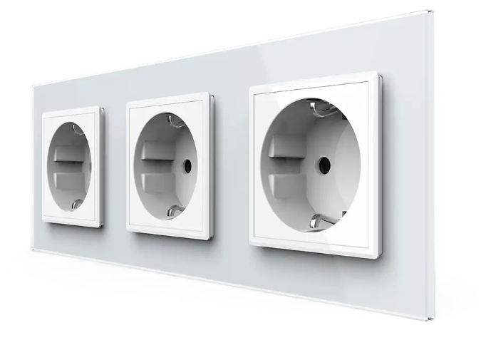 Фото Розетка тройная с заземлением белое стекло Livolo