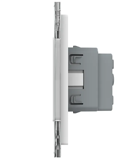 Фото 3 Розетка четырехместная с заземлением белое стекло Livolo